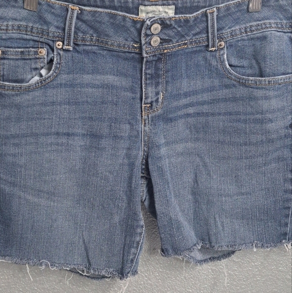 Aeropostale Medium Rise Cut Off Jeans Size 13/14 - Picture 3 of 7